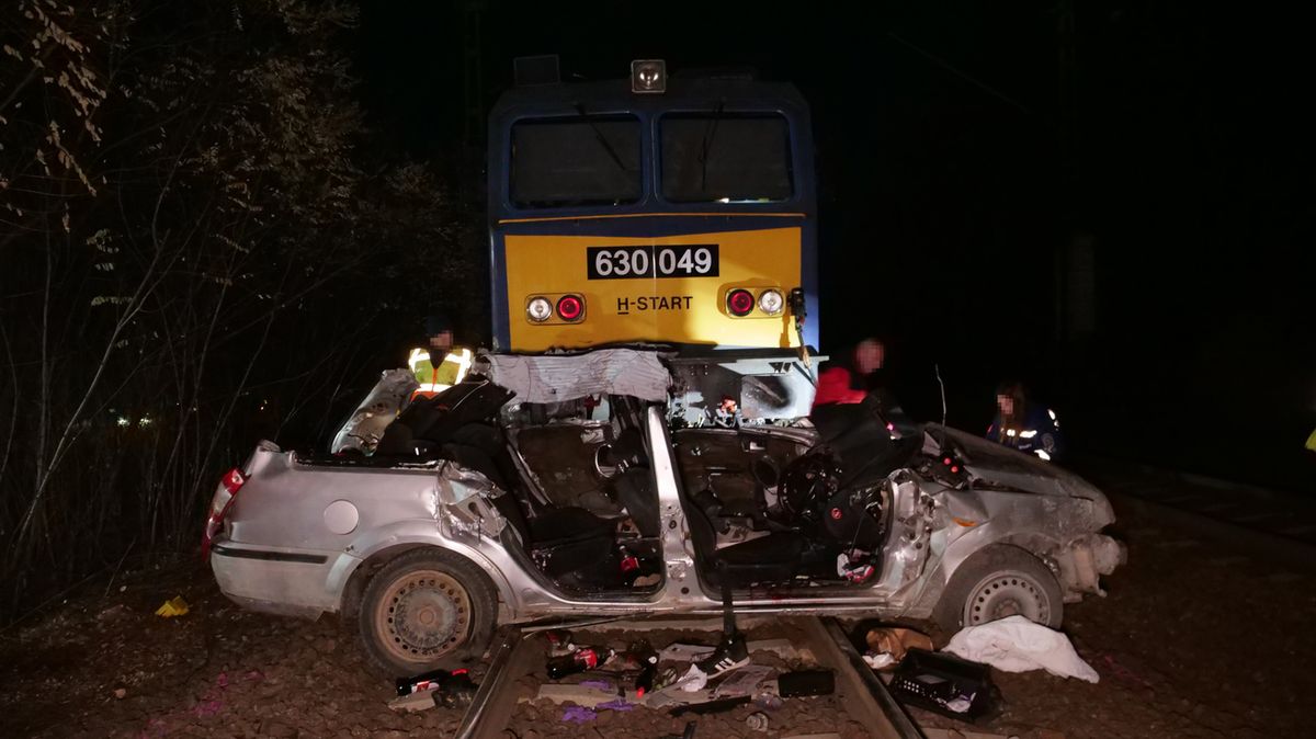 Cestou z oslavy vjeli pod vlak, tragická nehoda v Maďarsku si vyžádala pět obětí